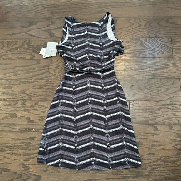 Athleta Printed Adrian Faux Wrap Sporty Dress Size XS NWT - Picture 3 of 10